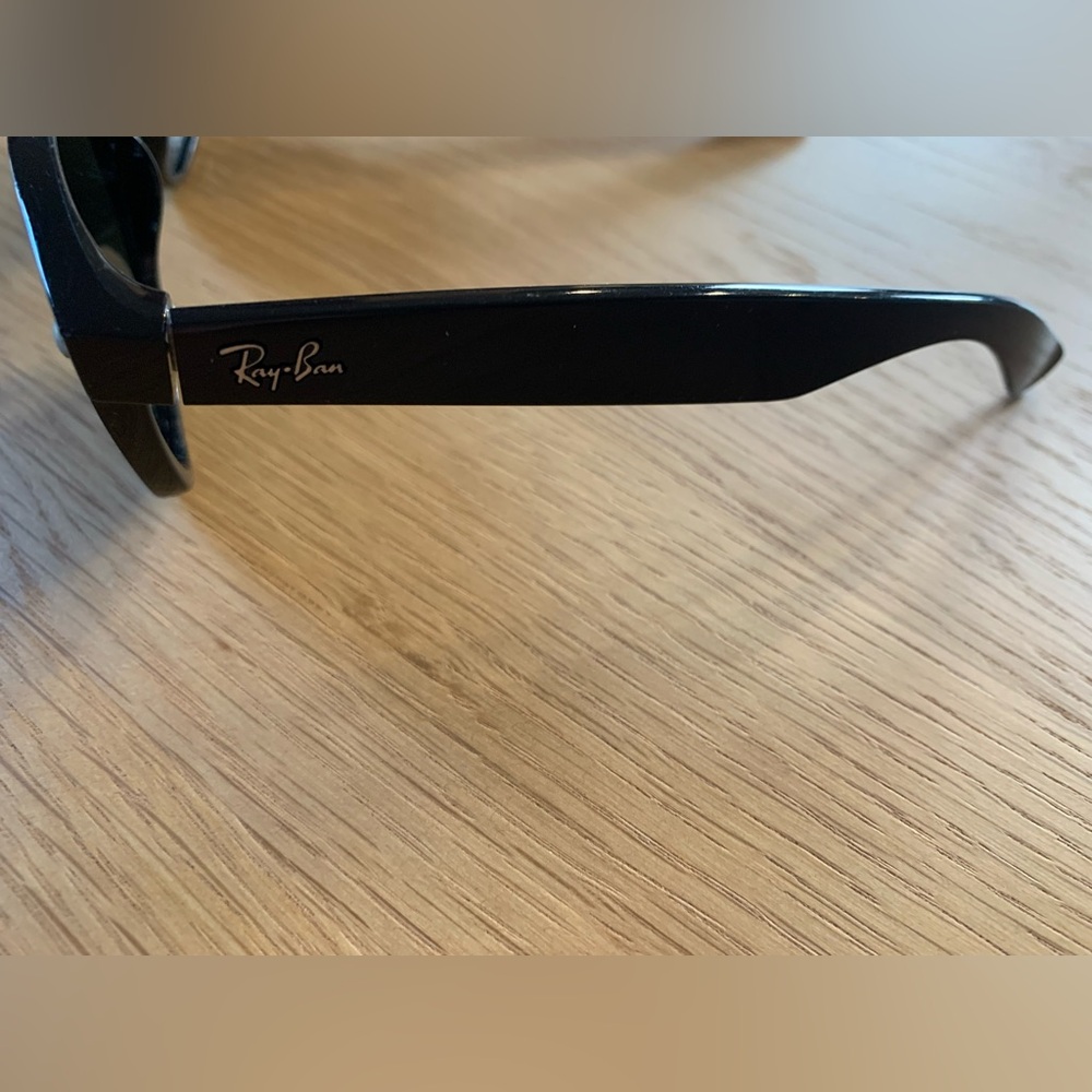 Ray-Ban Black Wayfarer Sunglasses - Picture 4 of 7